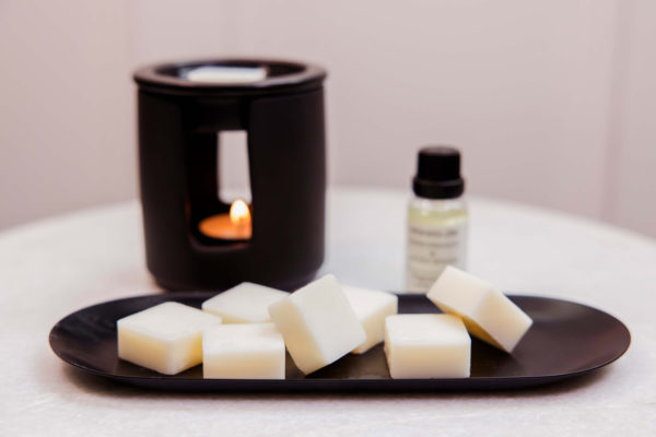 Modern Classics - Saffron & Cedarwood - Soy Wax Melts - Image 2