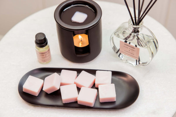 Modern Classics - Pink Peony & Gardenia - Soy Wax Melts - Image 2