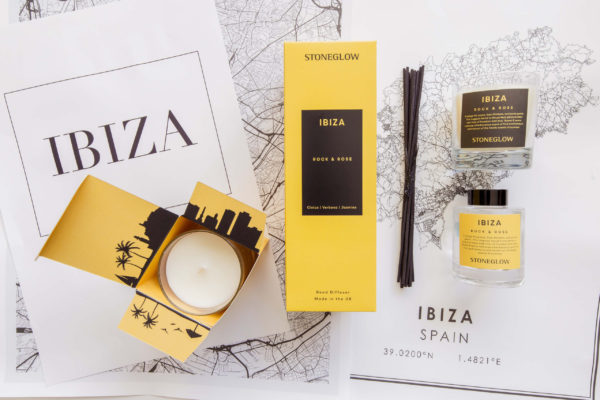 Explorer - Ibiza - Rock & Rose - 220gm Soy Wax Scented Candle (90 x 80mm) - Image 2